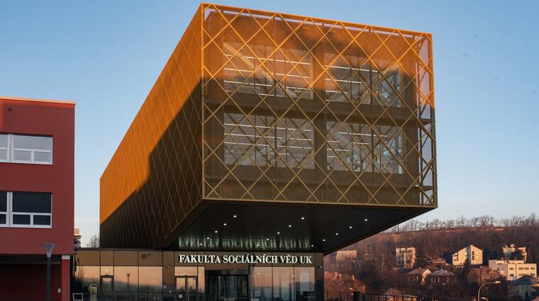 Budova A pohled zvenku